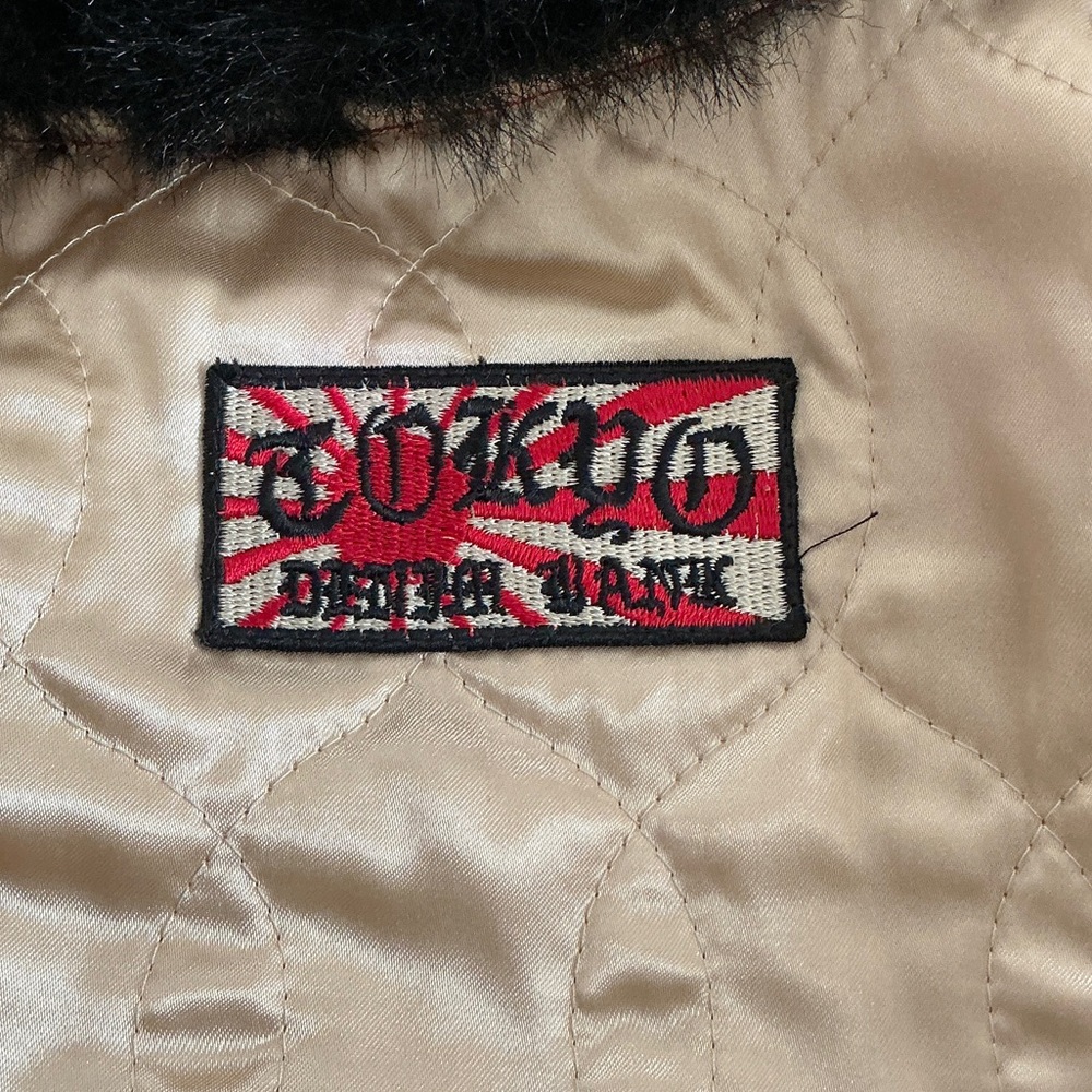 Chic Red Satin Bomber Jacket with Black Fur Collar - Picture 4 of 5